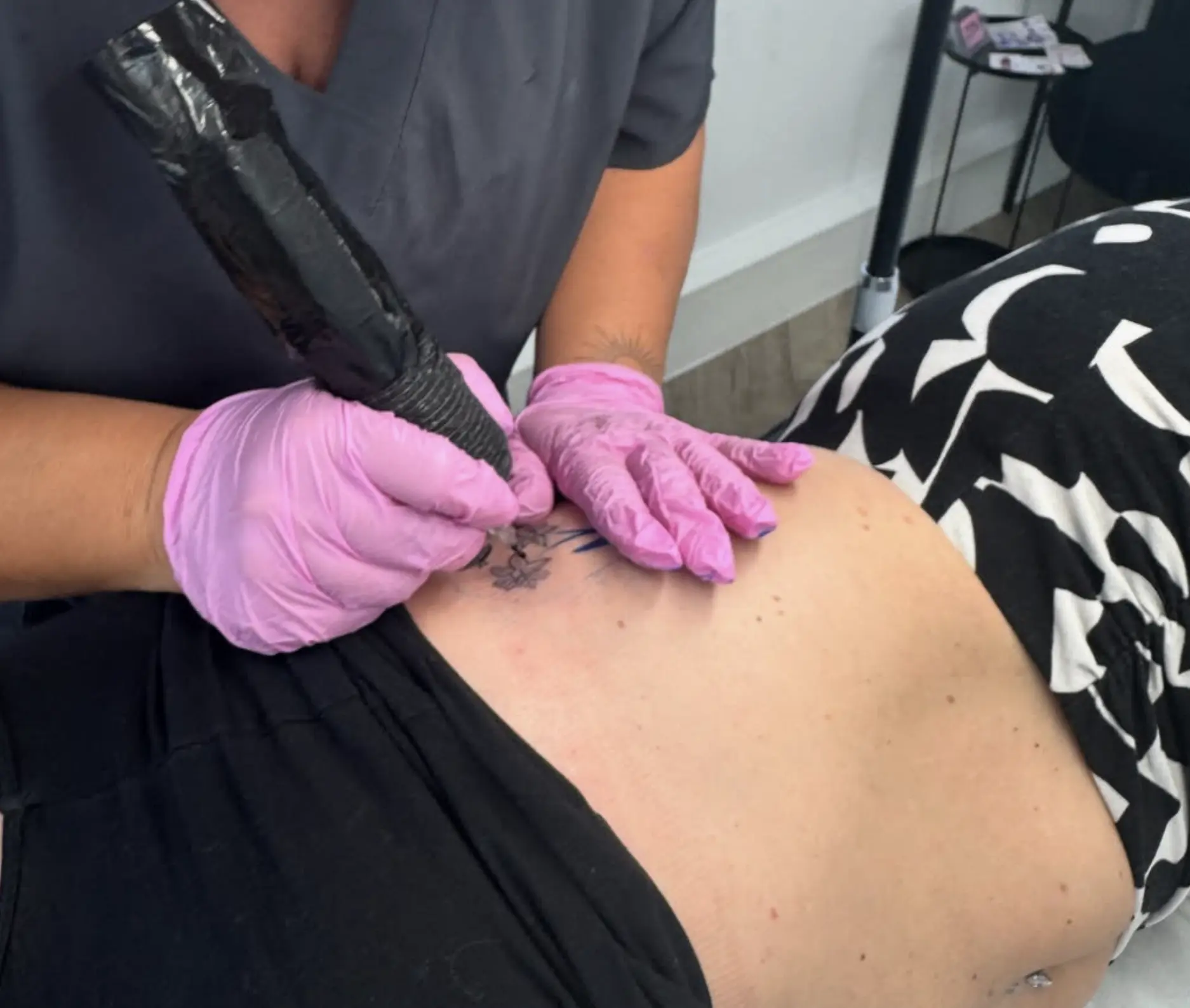 How can I enrol in a fine line tattoo course?