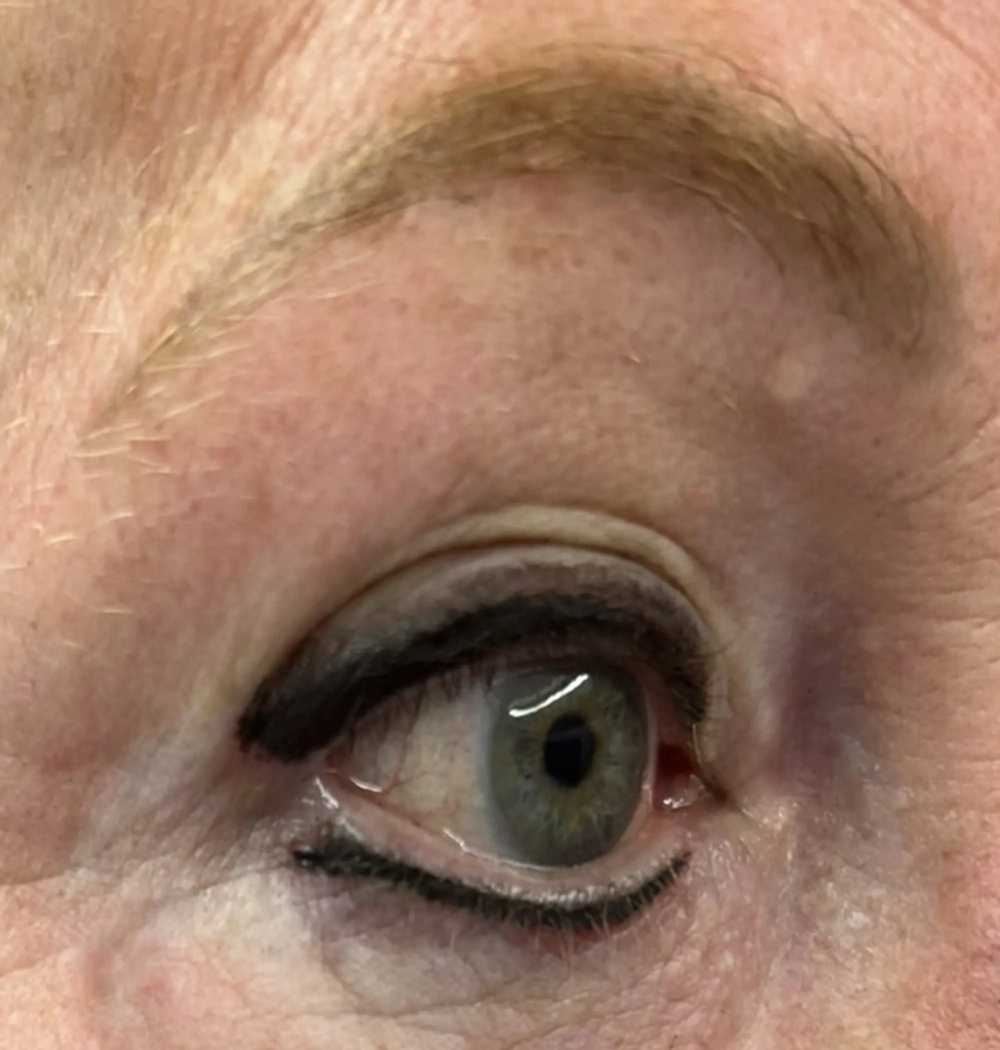 Red Light Therapy After Eyeliner Tattoo?